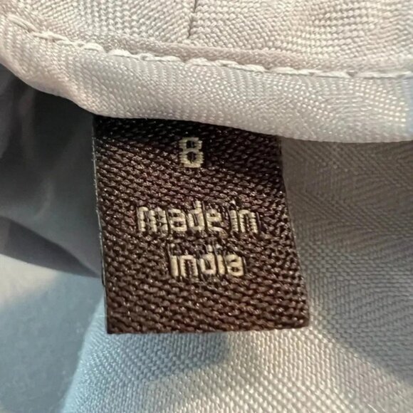 Gently Worn Limited Cream Capri Pants - Picture 10 of 10